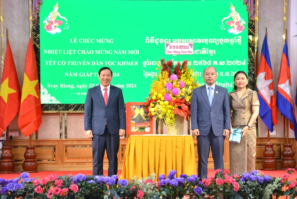 chúc Tết cổ truyền Chol ChnamThmay (2).JPG