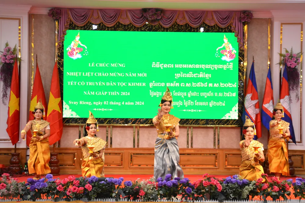 chúc Tết cổ truyền Chol ChnamThmay (7).JPG