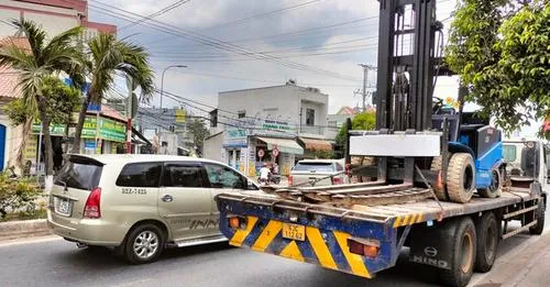 xe tải chở xe nâng (2).jpg