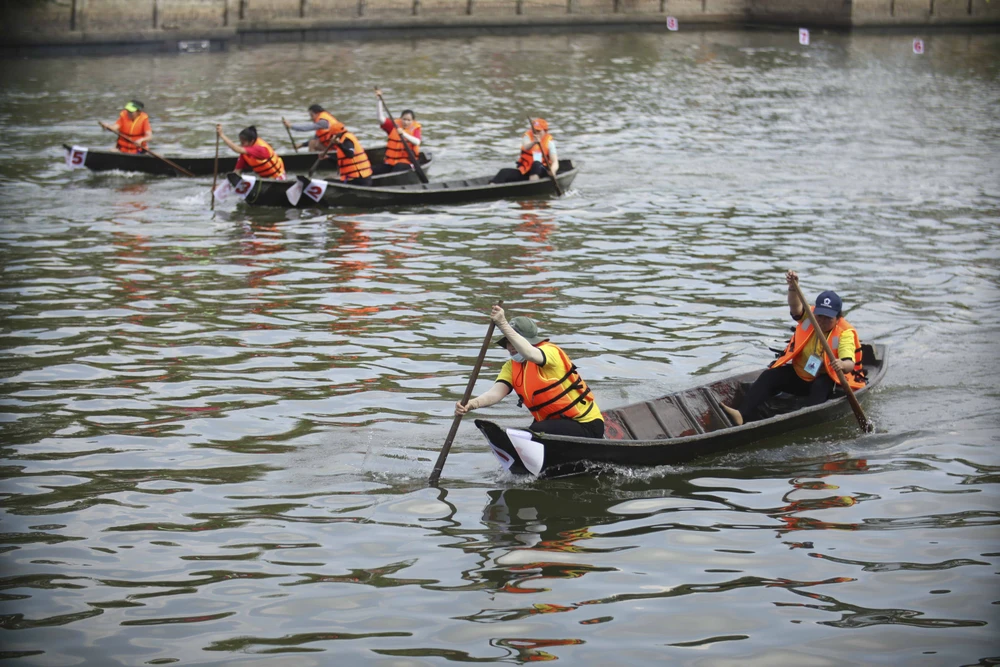 đua xuồng ba lá_3.JPG