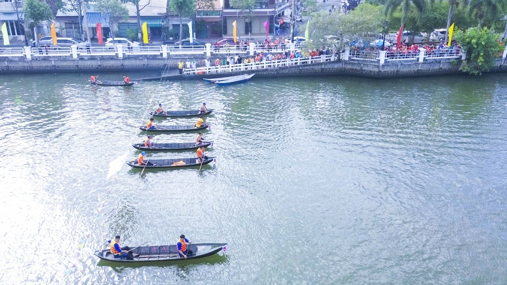 Các đội thi đấu ở 6 nội dung đua xuồng ba lá tỉnh Long An lần I. đua xuồng ba lá_6.JPG