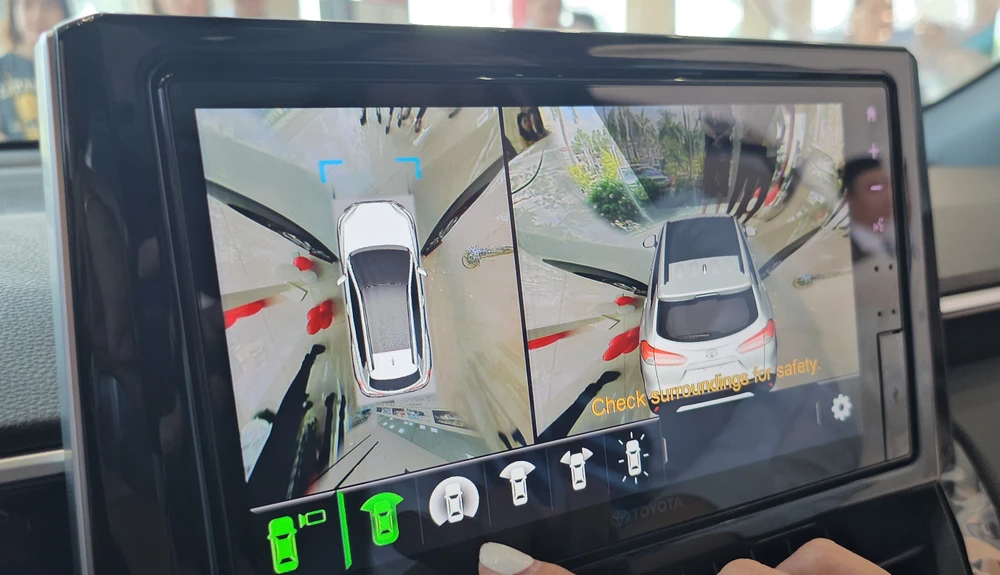 Màn hình cảm ứng giải trí loại 9 inch trên bản máy xăng và 10,1 inch bản hybrid. Ảnh: HD Corolla Cross 7.jpg