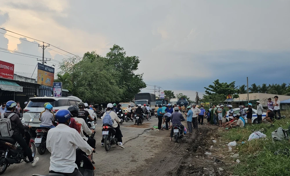 Hiện trường vụ tai nạn khiến một học sinh lớp 7 tử vong và một em bị thương. Ảnh:HD học sinh 3.jpg