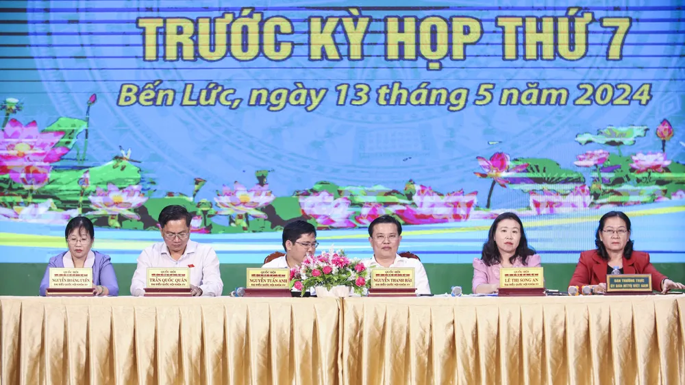 Đoàn đại biểu Quốc hội tiếp xúc cử tri với 300 công nhân lao động. Ảnh:HD lừa đảo trên không gian mạng (3).JPG