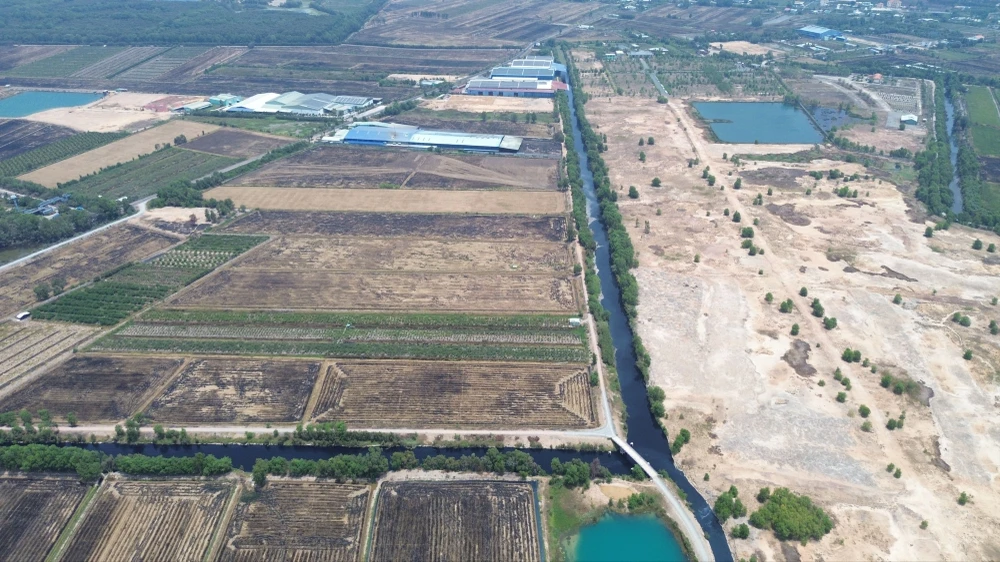 nhà máy phân bón ở Long An.JPG