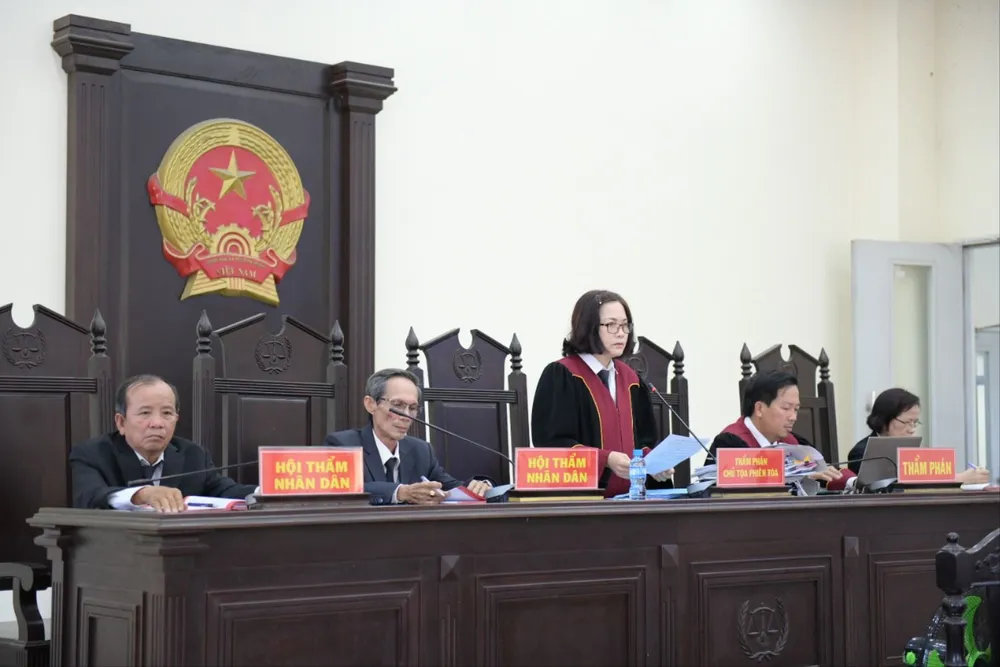 HĐXX tuyên án đối với nhóm thanh niên chém người do bị nói nhìn đểu. Ảnh: HD bị nói nhìn đểu.jpg