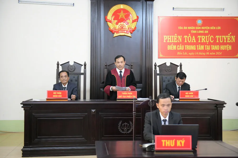 HĐXX đã tuyên án phạt bị cáo Tài 1 năm 6 tháng tù và 1 năm quản chế. Ảnh: TA mang súng đi hù dọa (2).jpg