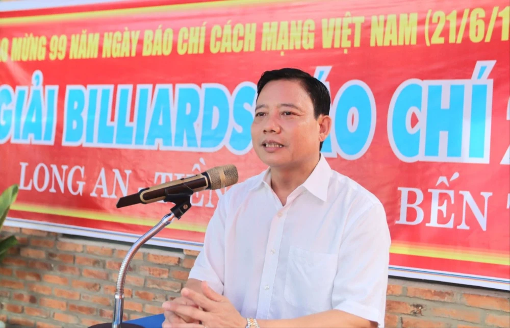 Ông Phạm Tấn Hòa, Phó Chủ tịch UBND tỉnh Long An phát biểu tại lễ khai mạc giải Bida lần thứ XI. Ảnh: HD Giải Bida lần thứ XI.jpg
