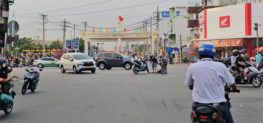 Nút giao ngã tư Long Kim thường xảy ra xung đột về giao thông, Ảnh: HD Ngã tư Long Kim (2).jpg