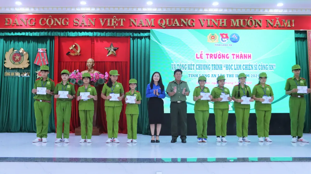 Học làm chiến sĩ Công an (15).jpg