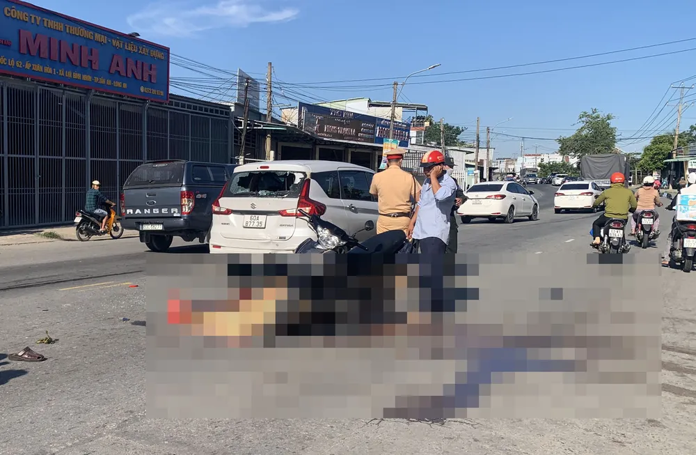 tông vào đuôi ô tô phía trước (1).jpg