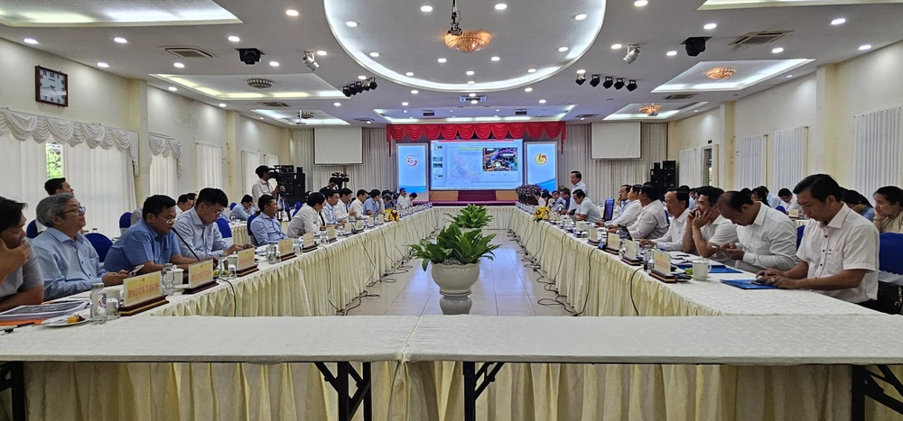 Quang cảnh hội nghị đánh giá kết quả thực hiện thỏa thuận hợp tác phát triển kinh tế - xã hội giữa TP.HCM và Long An giai đoạn 2023 – 2025. Ảnh: HD TP.HCM và Long An 3.jpg
