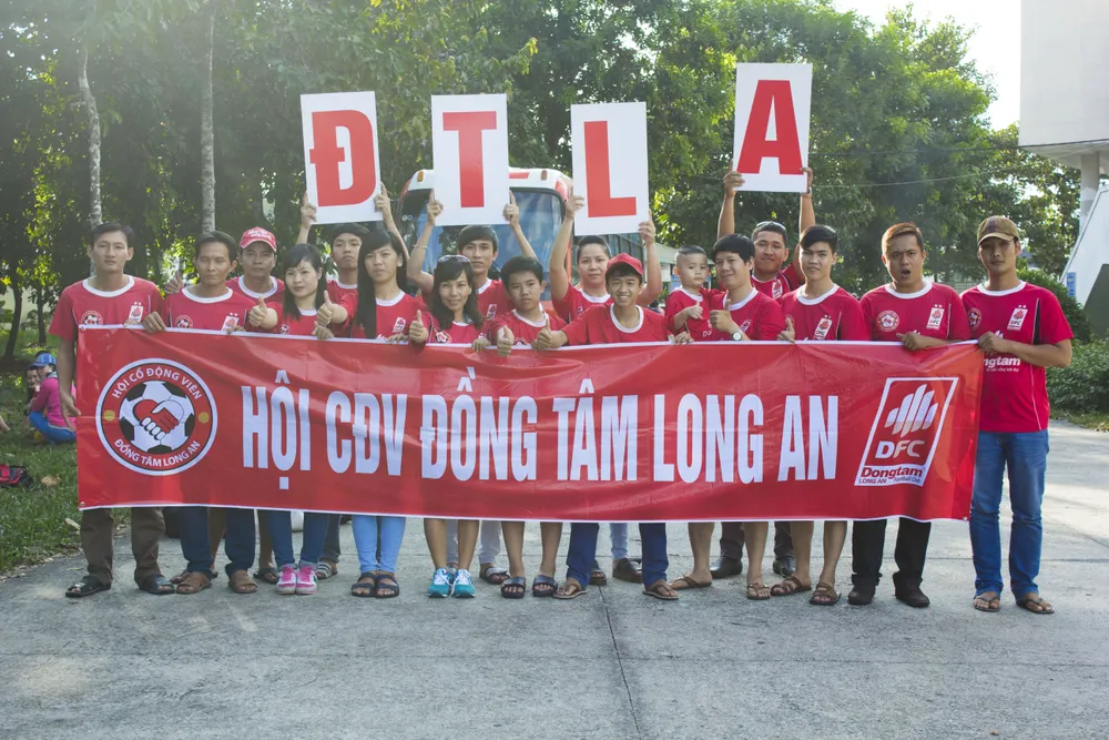 Thời hoàng kim bóng đá Long An gắn liền với cái tên Đồng Tâm Long An khi vô địch V-League hai mùa 2005, 2006 liền. Ảnh: HD Đội bóng Long An 11.jpg