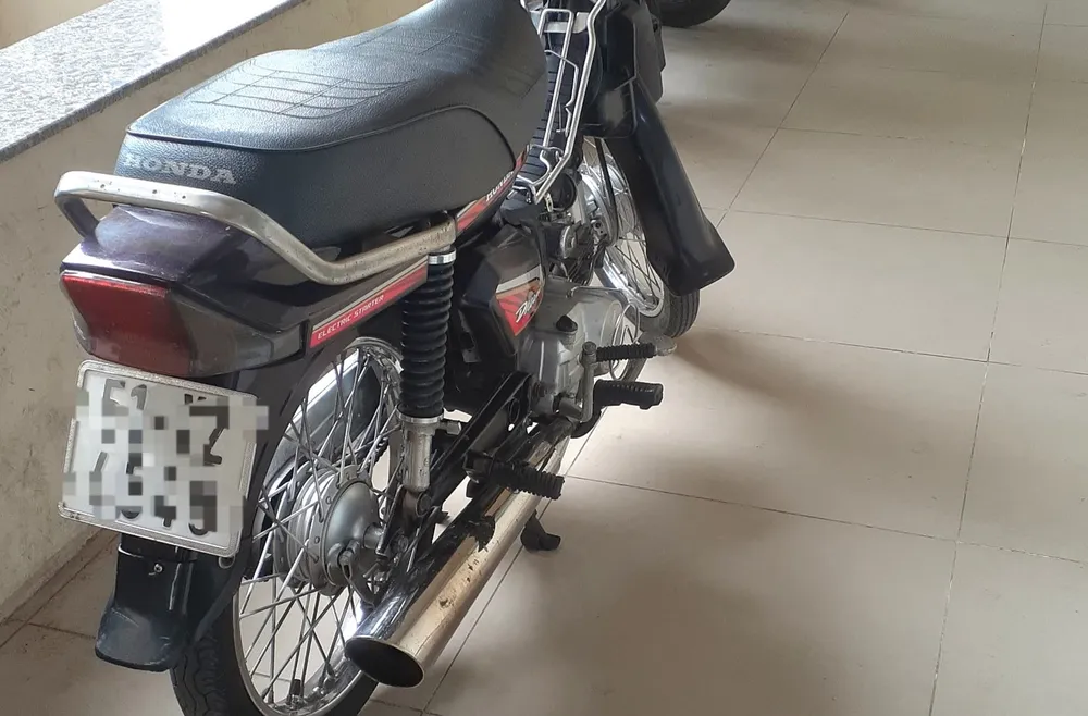 Chiếc xe máy của nạn nhân bị Dư cướp đem đi cầm. Ảnh: CA người lái xe ôm .jpg