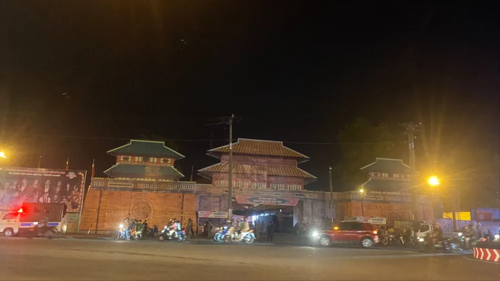 Hoạt động buổi tối tại Hội chợ triển lãm. Ảnh: HD Hội chợ triển lãm.jpg