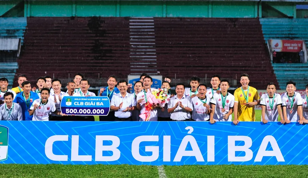 Đội Bóng Long An.jpg