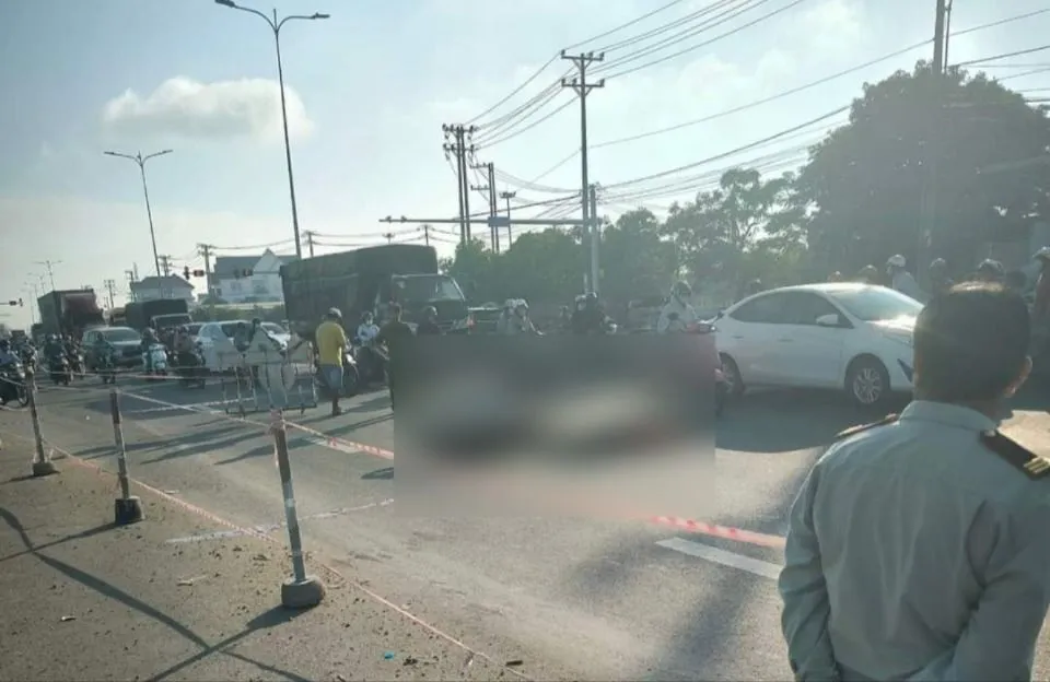 Hiện trường vụ tai nạn khiến nữ công nhân tử vong tại chỗ. Ảnh: CTV Nữ công nhân.jpg