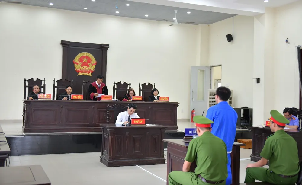Phiên tòa xét xử bị cáo Trần Vủ Lâm về tội giết người. Ảnh: HD đâm tình địch trọng thương (2).jpg