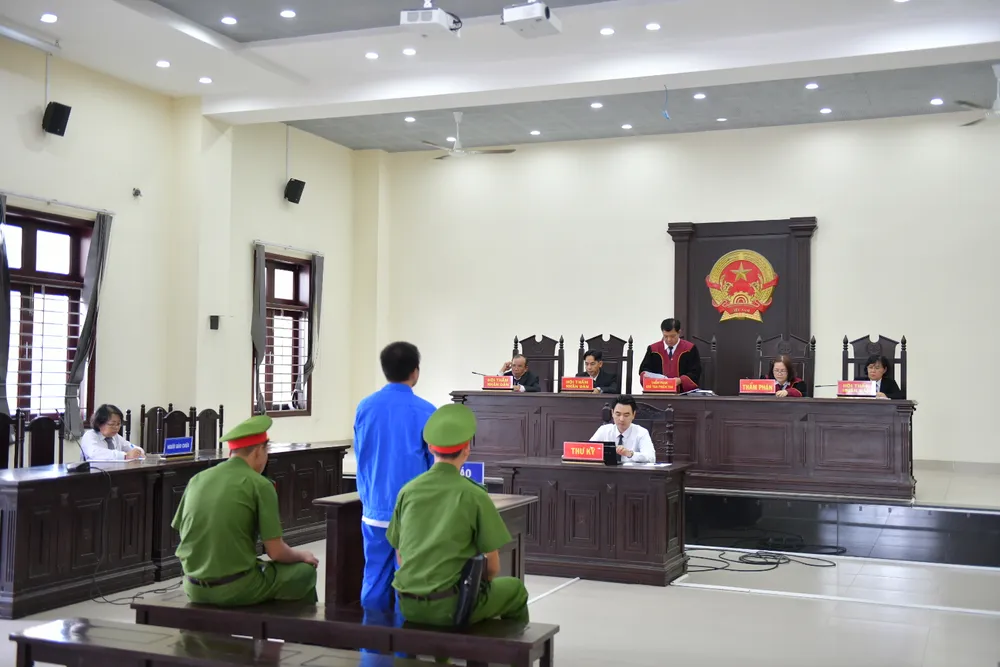 HĐXX tuyên phạt bị cáo Trần Vủ Lâm 8 năm tù về tội giết người. Ảnh: HD đâm tình địch trọng thương.jpg