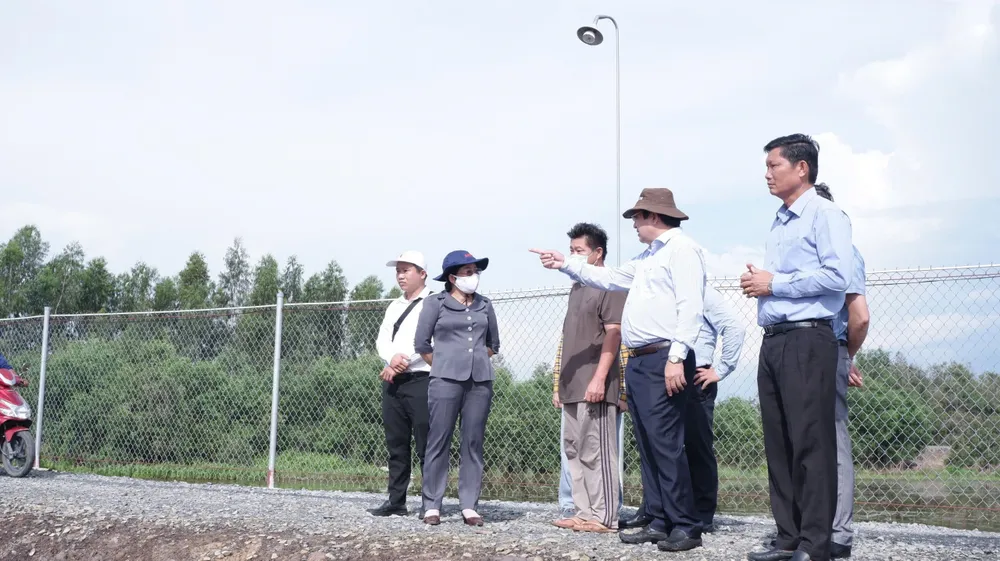 đào ao nuôi tôm trên đất lúa (3).jpg