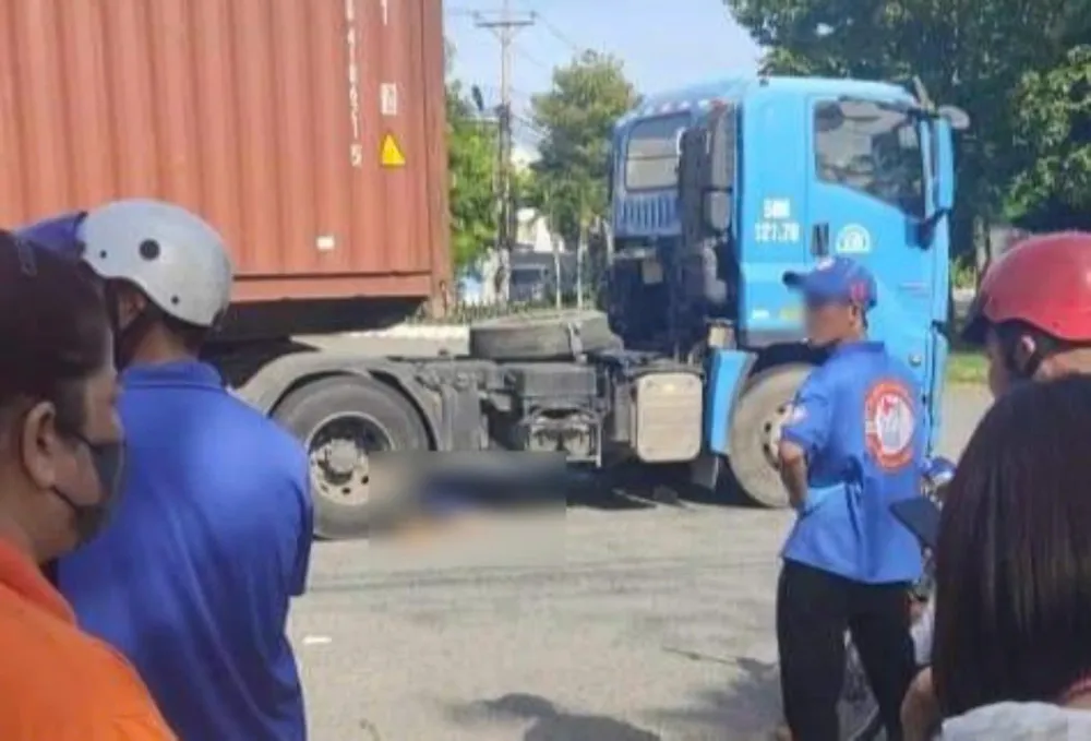 Hiện trường vụ tai nạn khiến nam công nhân tử vong tại chỗ. Ảnh: ĐT nam công nhân (1).jpg