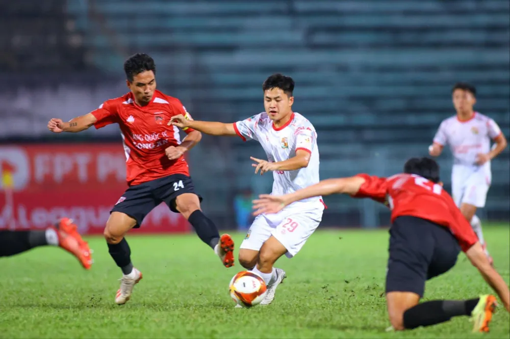 Đội bóng Long An.jpg