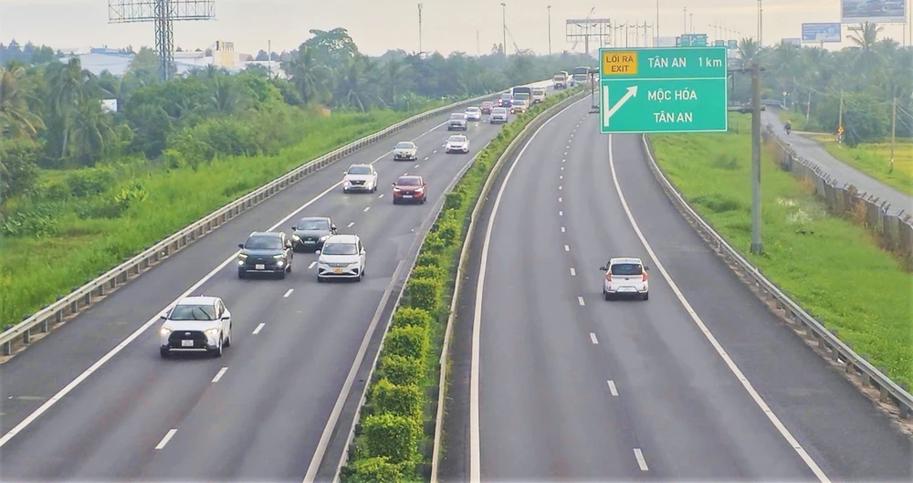 CSGT cao tốc TP.HCM – Cần Thơ (5).jpg