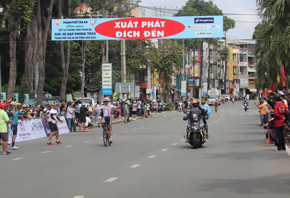 giải đua xe đạp 5.jpg