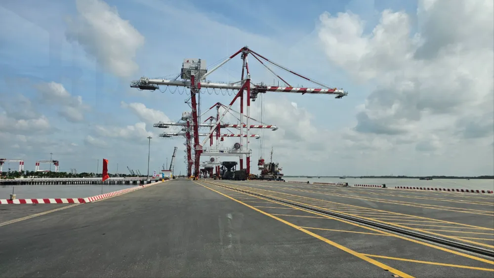 Nhà máy sản xuất thiết bị điện gió.jpg