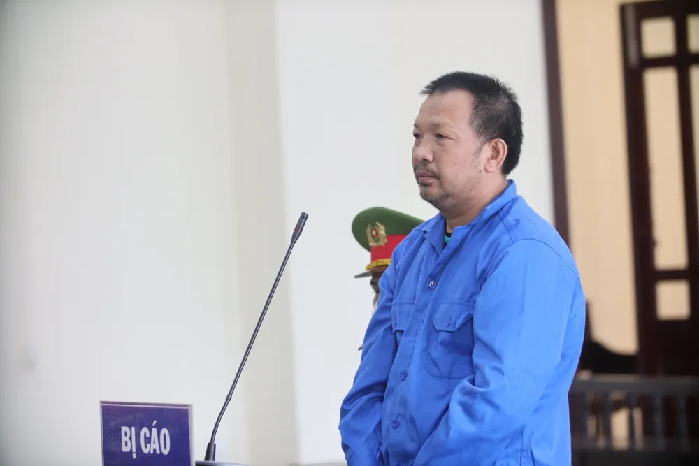 Bị cáo Đỗ Hoàng Thanh tại phiên tòa xét xử. Ảnh: HUỲNH DU gã chồng hờ (2).JPG