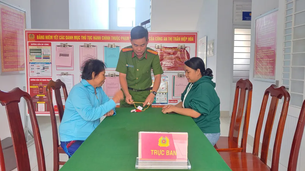 Công an xác nhận thông tin bà Cao làm rơi vàng để chị Thúy trả lại. Ảnh: KT làm rơi vàng (1).jpg