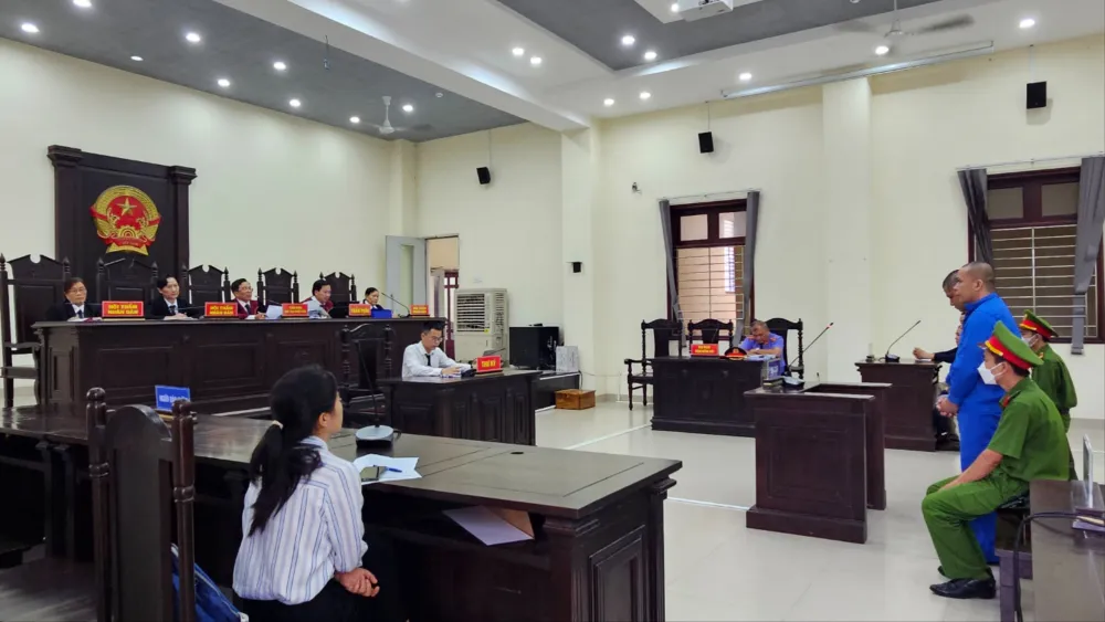 Ngăn cản đánh nhau.jpg