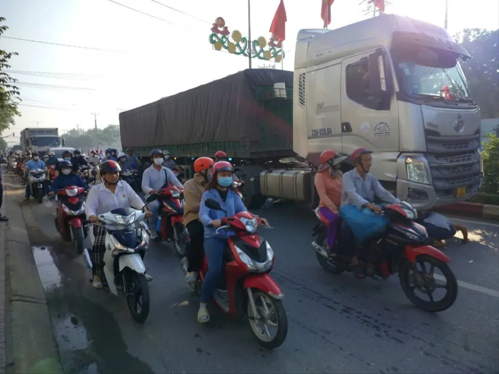 va chạm với xe đầu kéo.jpg