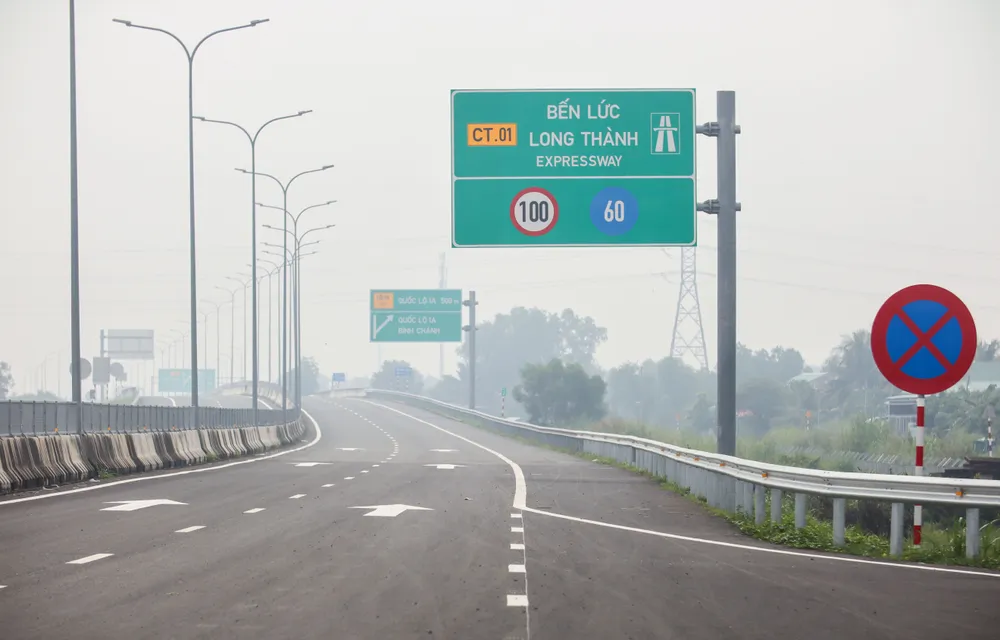 Tuyến cao tốc Bến Lức có tổng chiều dài 58km đã cơ bản hoàn thành và chuẩn bị đưa vào khai thác. Ảnh: HD Cao tốc Bến Lức - Long Thành_5.jpg