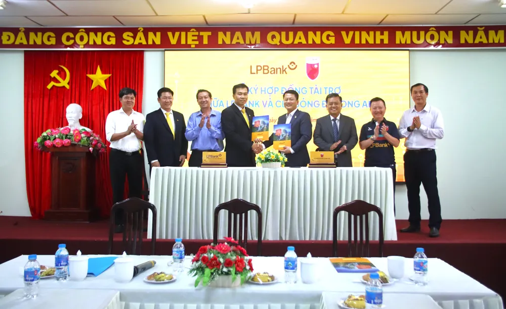 bóng đá Long An (4).JPG