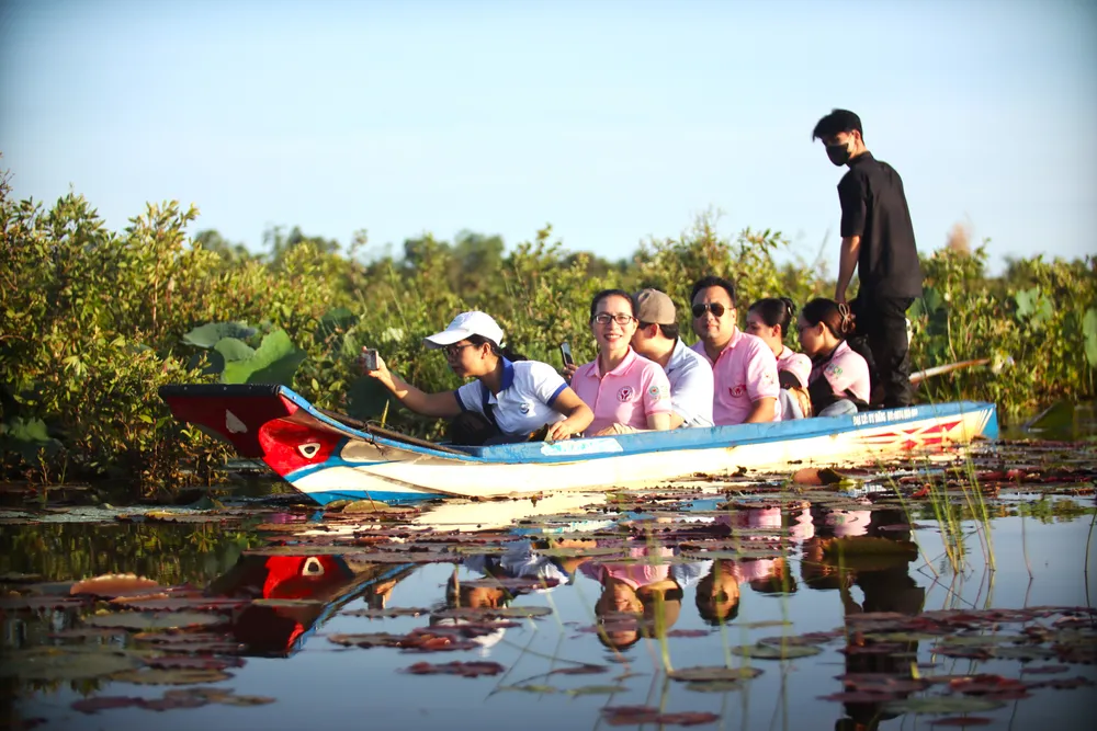 Khu Bảo tồn đất ngập nước Láng Sen