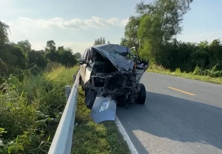 ô tô 7 chỗ 4.jpeg.jpg