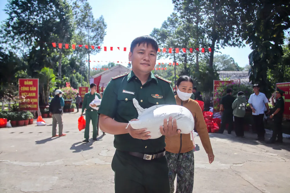 Xuân biên phòng ấm lòng dân bản_2.jpg