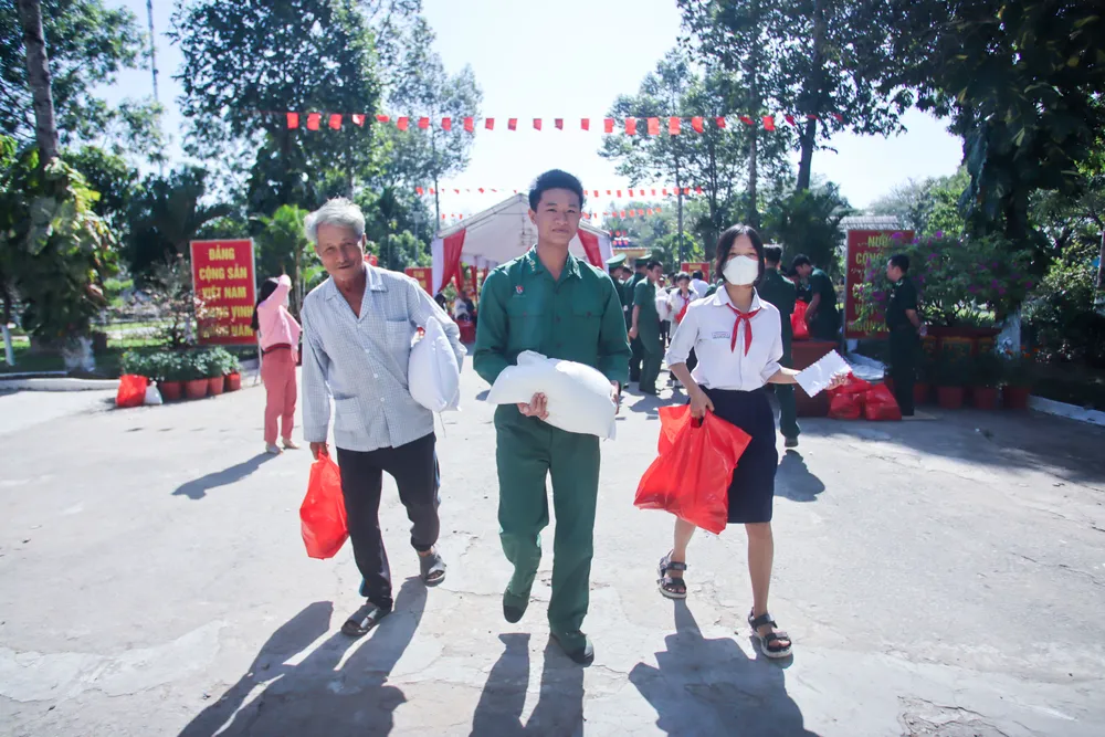 Xuân biên phòng ấm lòng dân bản_3.jpg