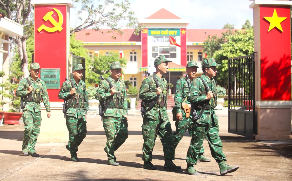 Giữ vững biên cương 3.JPG