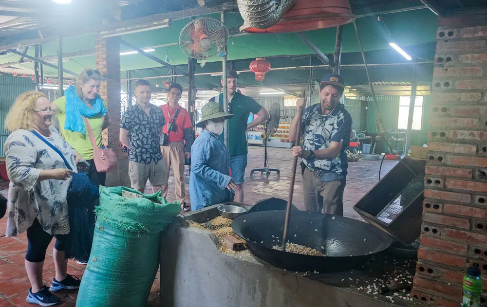 du khách quốc tế (8).jpg