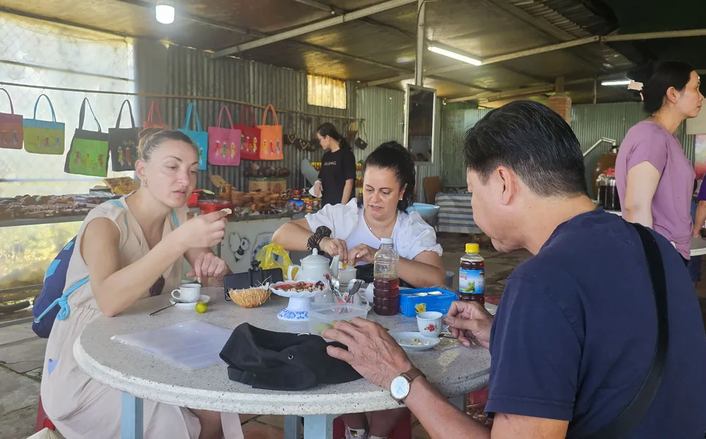 du khách quốc tế (9).jpg