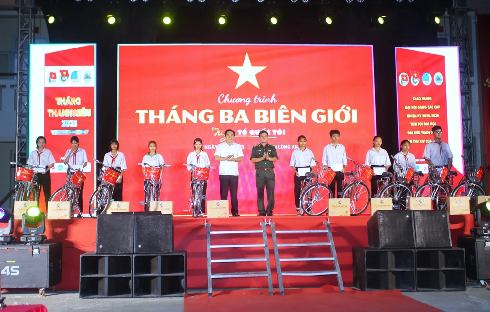 Tháng Ba biên giới 4.JPG