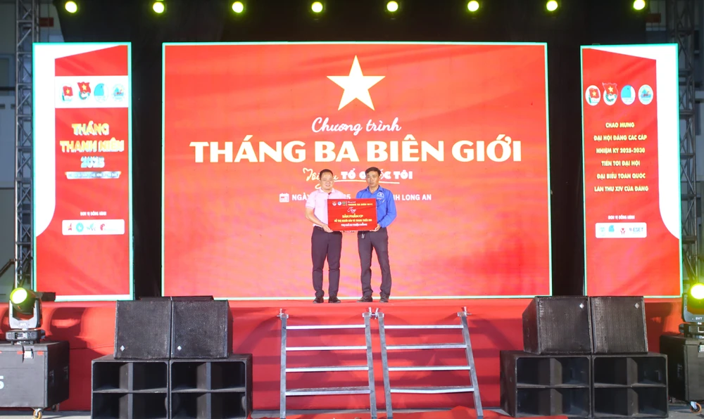 Tháng Ba biên giới 7.JPG