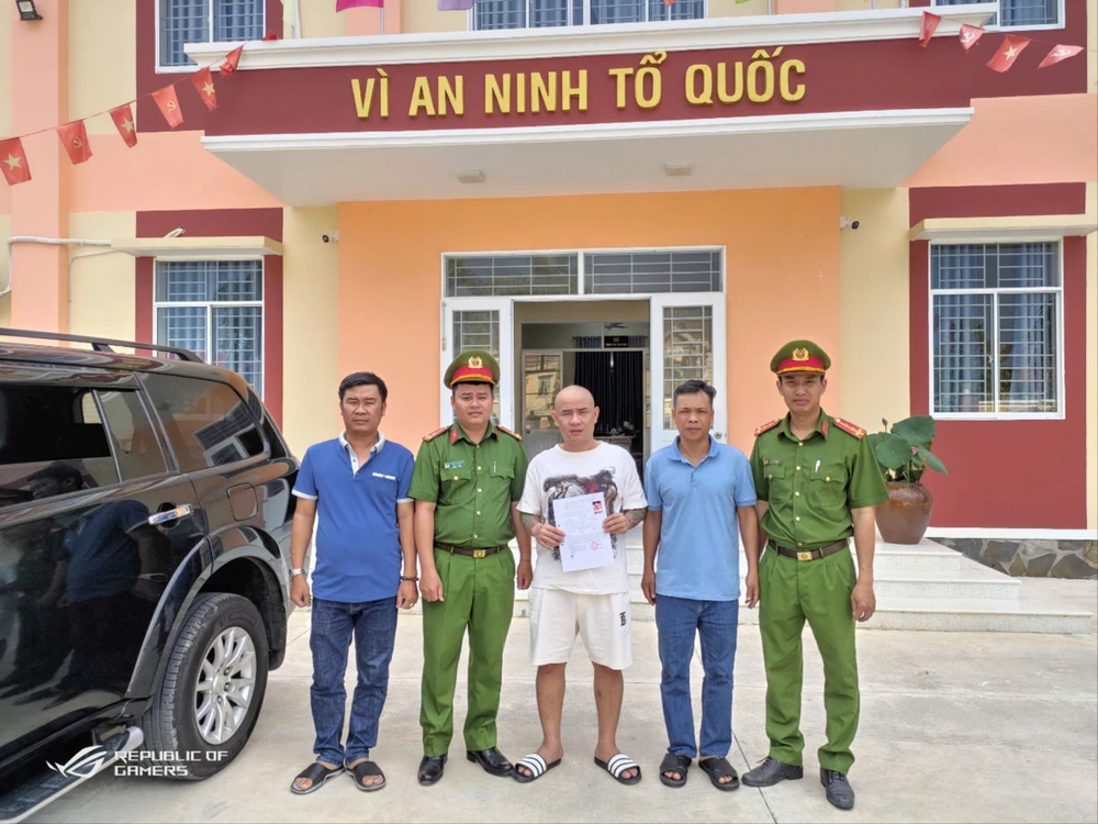 Huỳnh Minh Sang ra đầu thú sau 7 năm lẩn trốn. Ảnh: CA gần 7 năm lẩn trốn.jpg