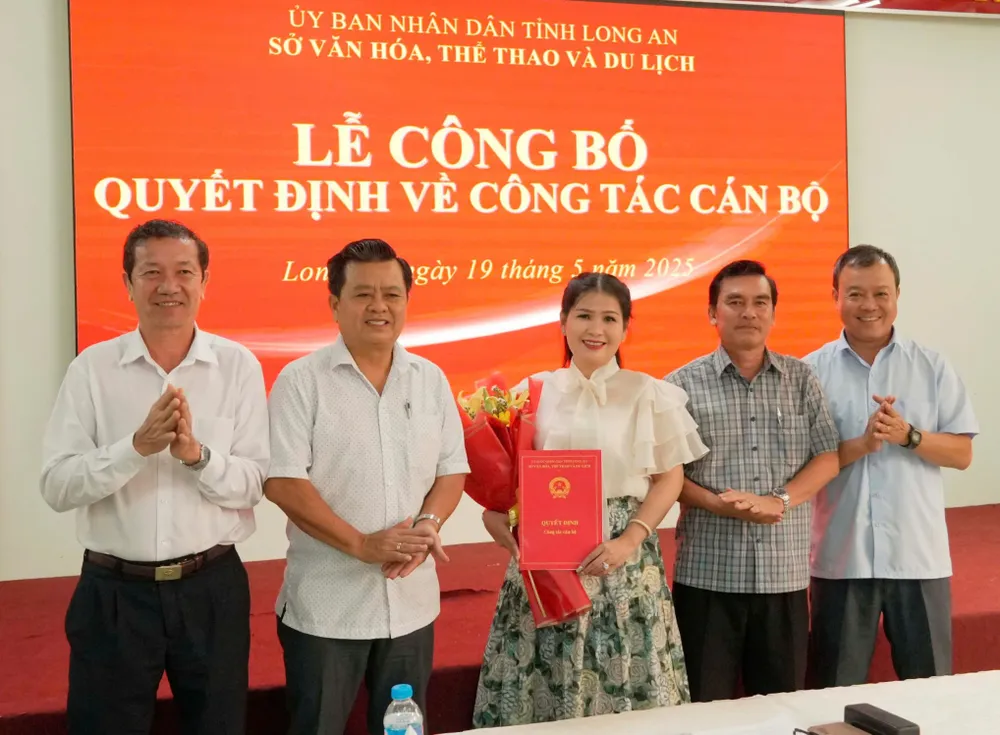 NSND Hồ Thị Ngọc Trinh.jpg