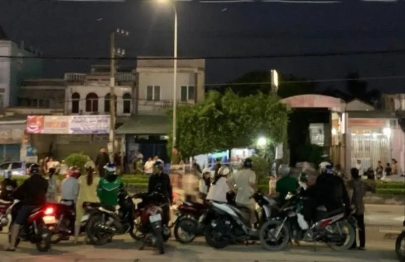 Nữ chủ quán cà phê.jpg