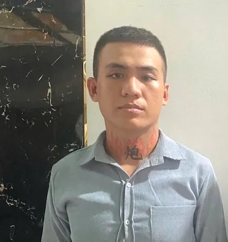 3 thanh niên (3).jpeg