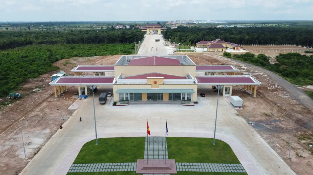 Cửa khẩu quốc tế Tân Nam 4.jpg