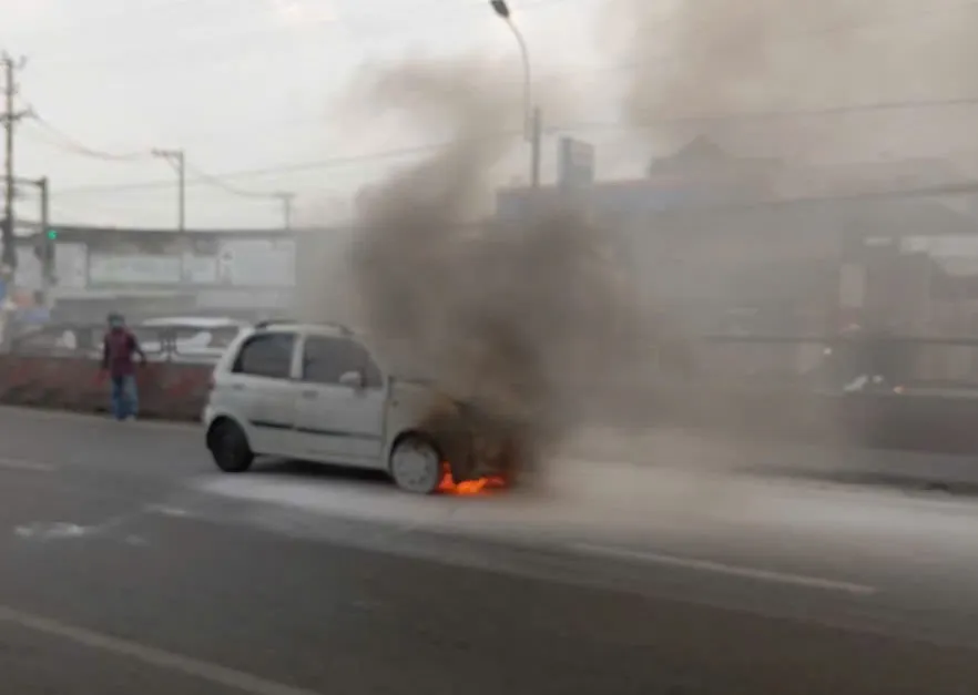 bốc cháy dữ dội.jpg